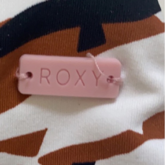 Bikini too - Picture 3 of 4